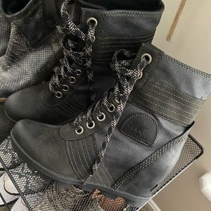 Sorel boots size 7. Worn one time